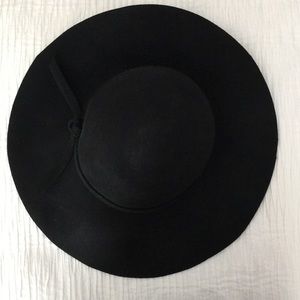 Black felt floppy hat